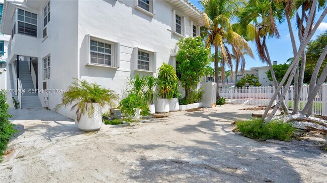 Building Photo - 7611 Harding Ave