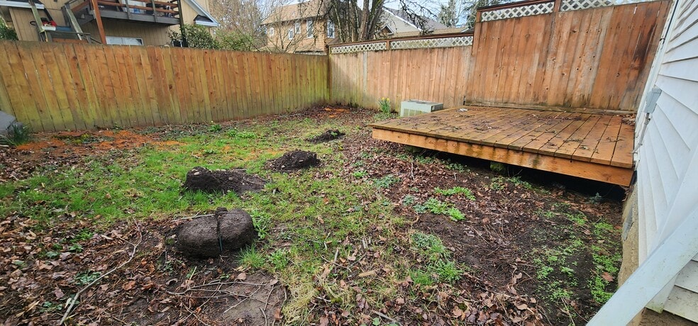 Building Photo - 1008 SE Sherrett St