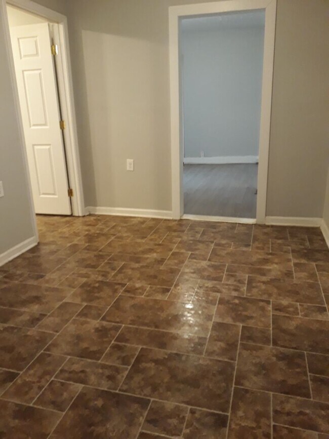 Building Photo - Awesome Renovated 2 Bedroom 1 Bath House F...