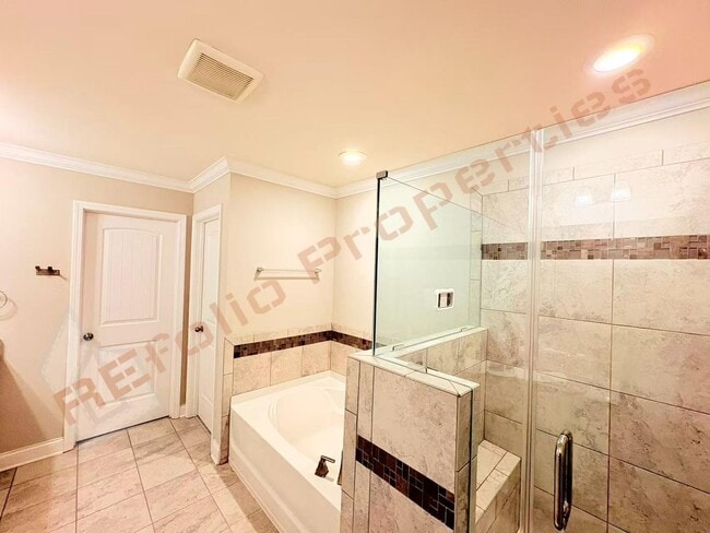 Building Photo - 713 Newlyn Dr