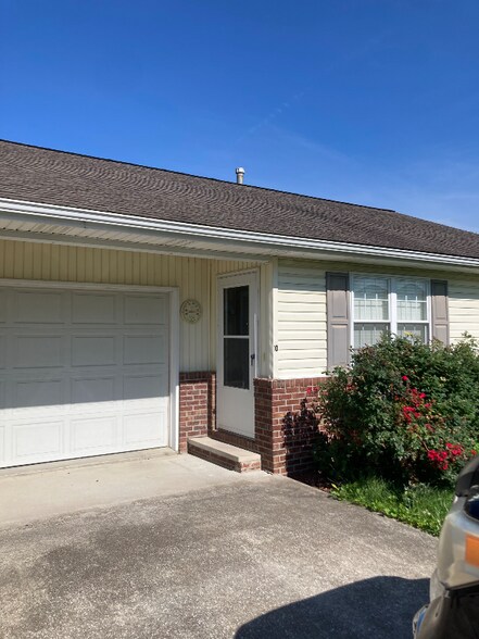 Primary Photo - 10 Amos Dr