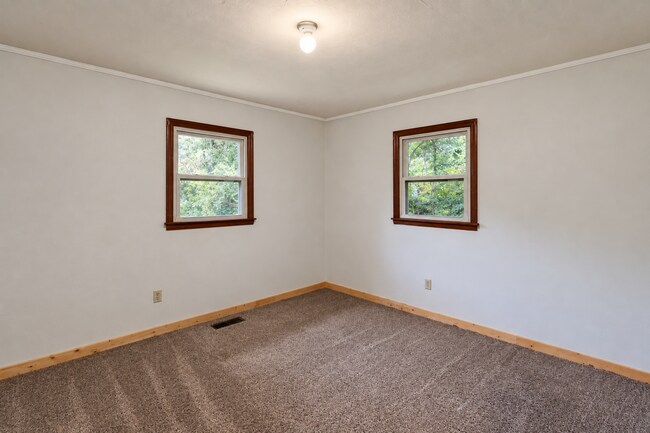 Building Photo - 297 Anderson Ln
