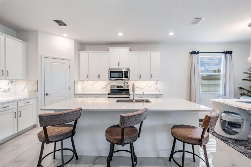 Building Photo - 10381 Tupper Cay Dr