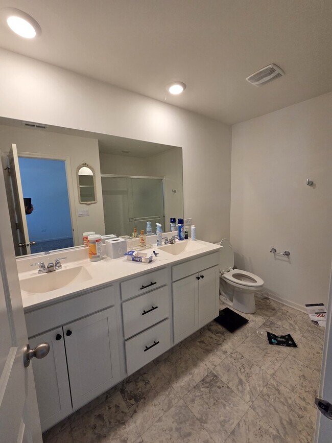 Building Photo - 1801 Turtle Creek Dr