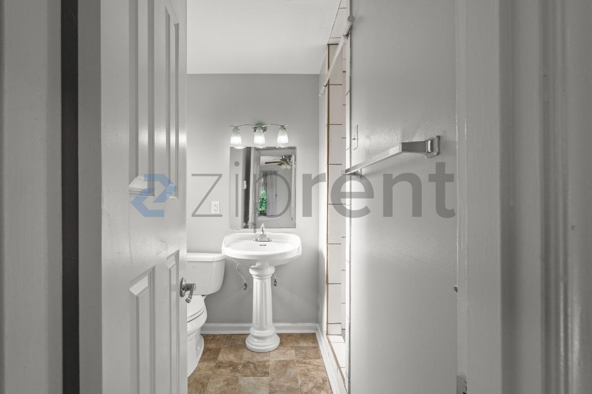 Building Photo - Unit