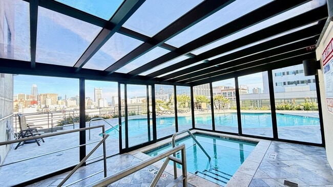 Building Photo - Comfortable Studio Living with Balcony, Parking & Storage at Daniel Burnham Court