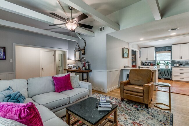 Building Photo - RENOVATED 3-BEDROOM IN NORTHWOOD