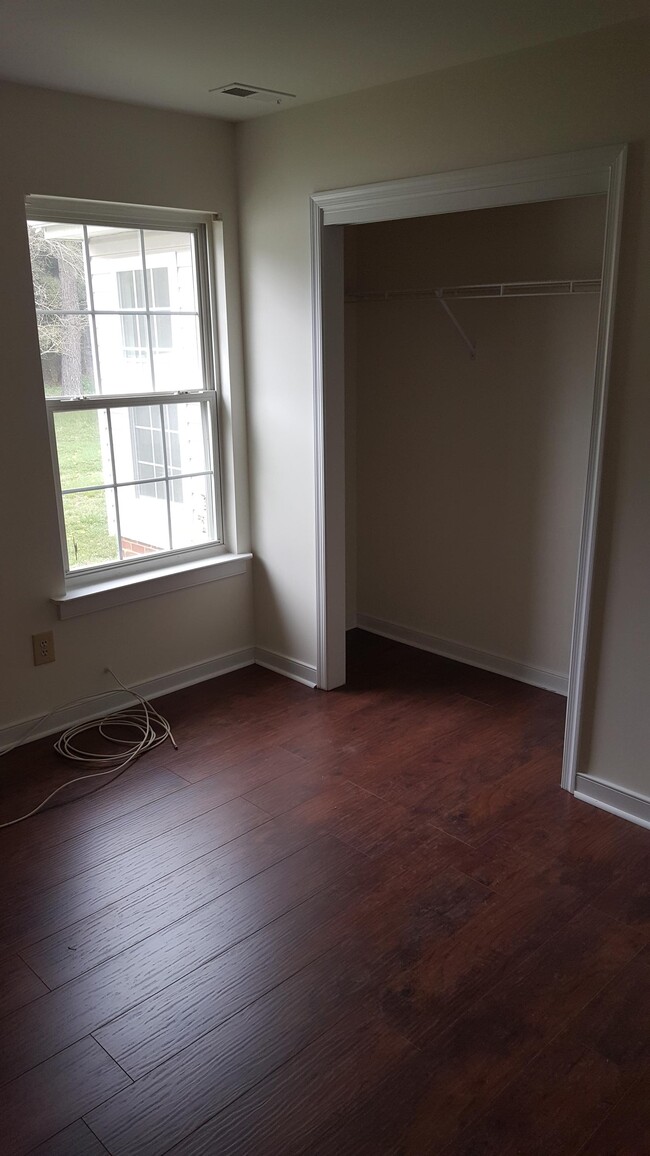 Building Photo - 6320 Walnut Forest Ct