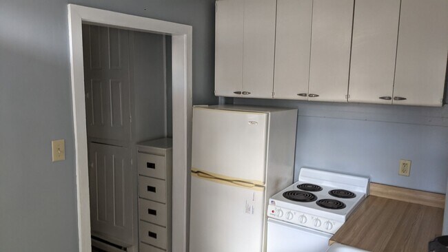 Building Photo - Charming Studio in heart of Midtown Harris...