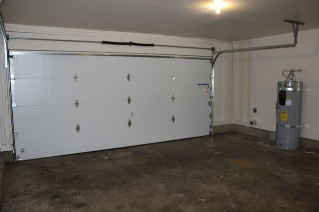 Building Photo - 3 bed single level home in SE Hillsboro