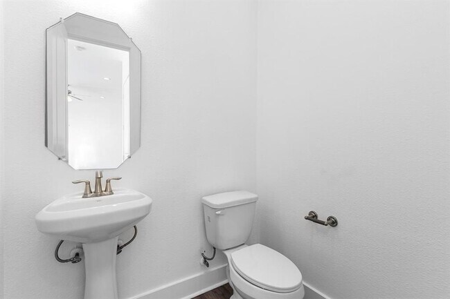 Building Photo - 1739 Cove Cres Ct