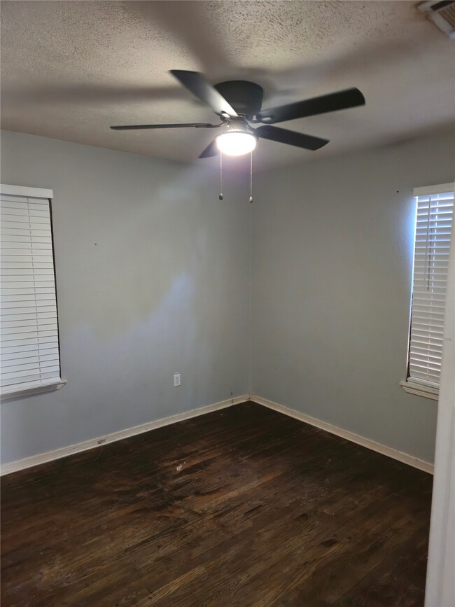 Building Photo - 5203 Pensdale St