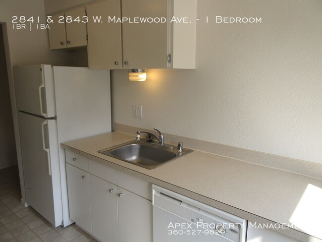 Building Photo - 2843-2843 W Maplewood Ave
