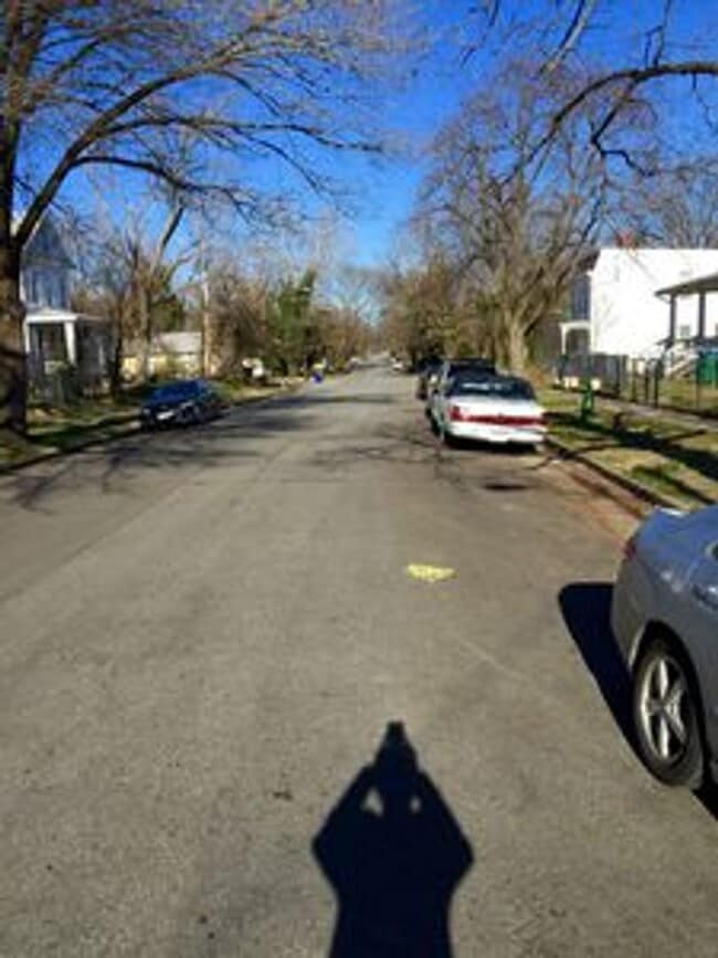 Building Photo - 3 bed 2 bath house. Laundry, all electric,...