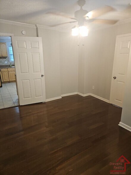 Building Photo - 2412 Chapel Ave