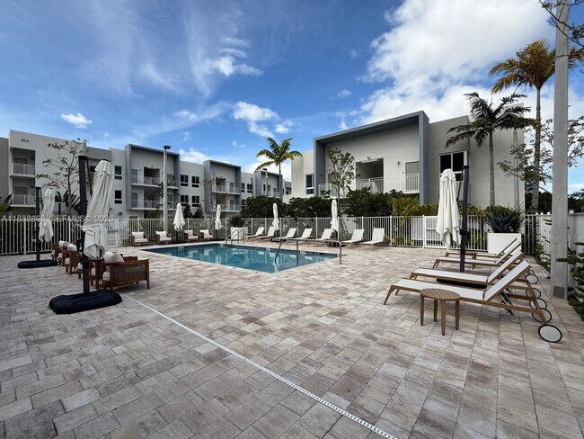 Building Photo - 610 NE 2nd St