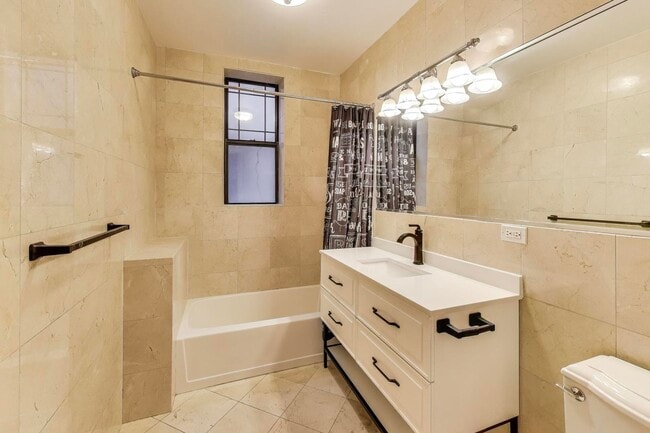 Building Photo - 3901 N Hamilton Ave