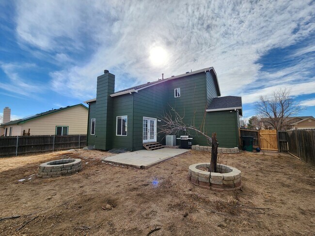 Building Photo - 1512 Coolcrest Dr