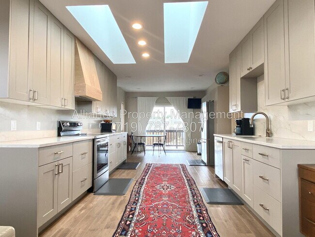 Building Photo - 2168 Wildwood Dr