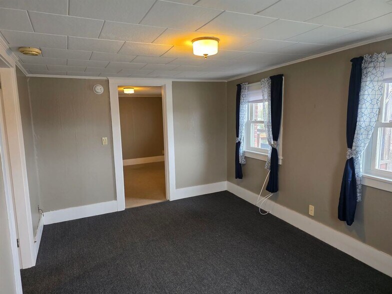 Building Photo - 96 Main, Unit #6