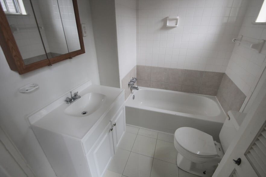 Building Photo - 405 Peebles St