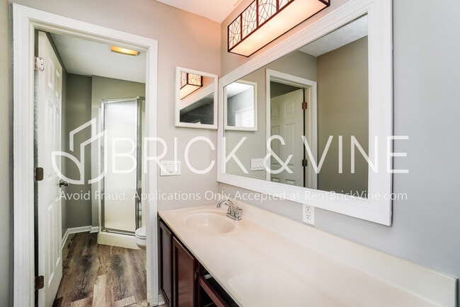 Building Photo - 5465 Avonhurst Ct