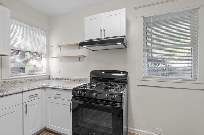 Building Photo - 3404 Grooms St