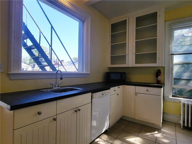 Building Photo - 106 Touro St
