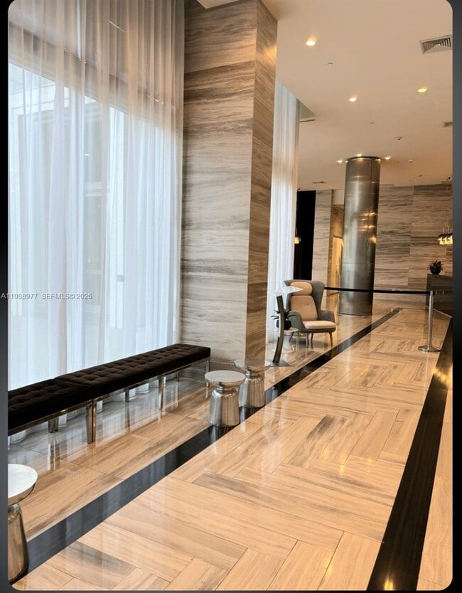 Building Photo - 2000 Metropica Wy