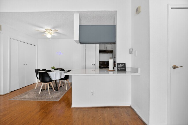 Building Photo - 3770 Lovers Wood Ln