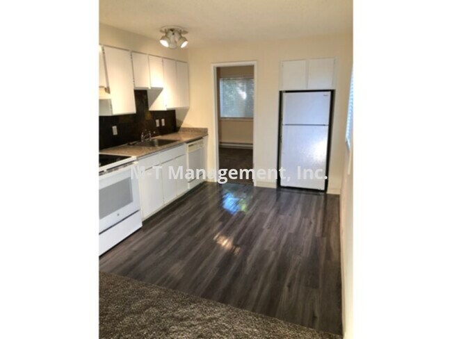 Building Photo - Mission East 1 br/1 bath with W&amp;D in u...