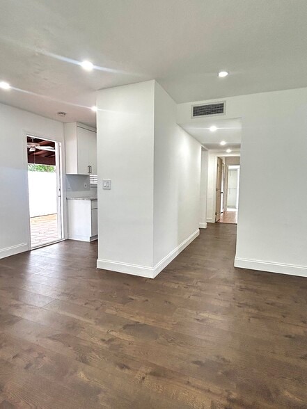 Building Photo - 6001 SW 116th Ave