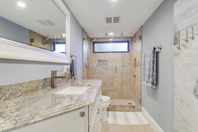Building Photo - 515 Bay Colony Dr N