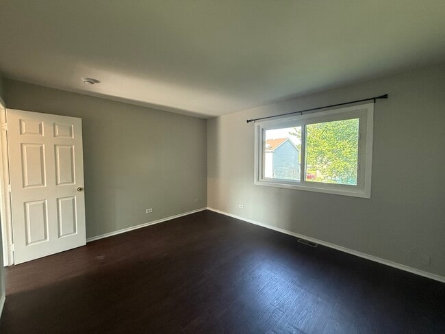 Building Photo - 3900 Sandpiper Dr