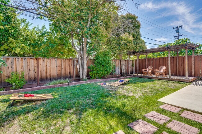 Building Photo - 6402 Tamalpais Ave