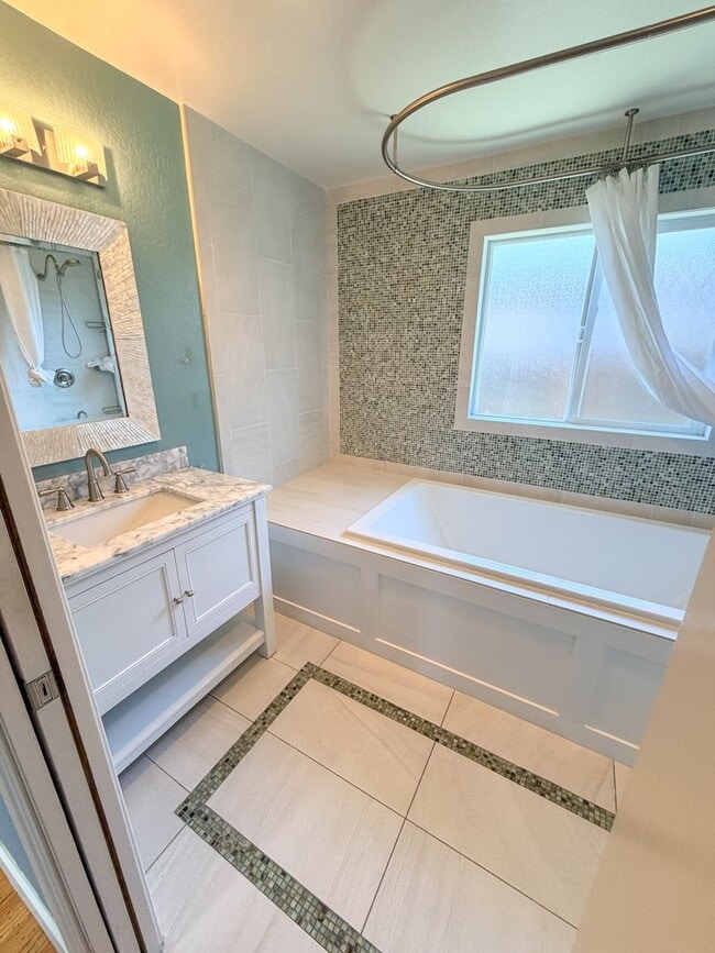 Building Photo - Spanish Style Home in Livermore Available Now!