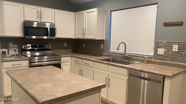 Building Photo - 2610 N 107th Dr