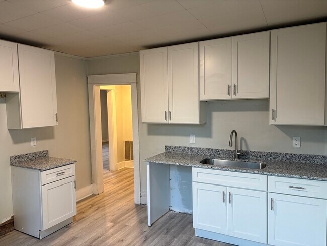 Building Photo - 225 Poplar St