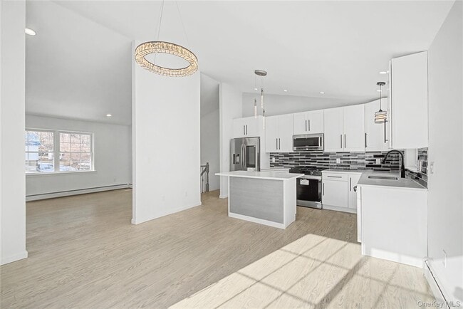 Building Photo - 25 Clinton St