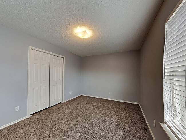 Building Photo - Spacious 3/2.5 Tudor Style Home!