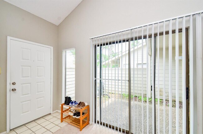 Building Photo - 6211 Ludington Dr