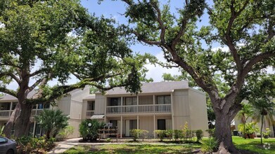 Building Photo - Annual UNfurnished renovated ground floor ...