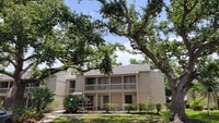 Building Photo - Annual UNfurnished renovated ground floor ...