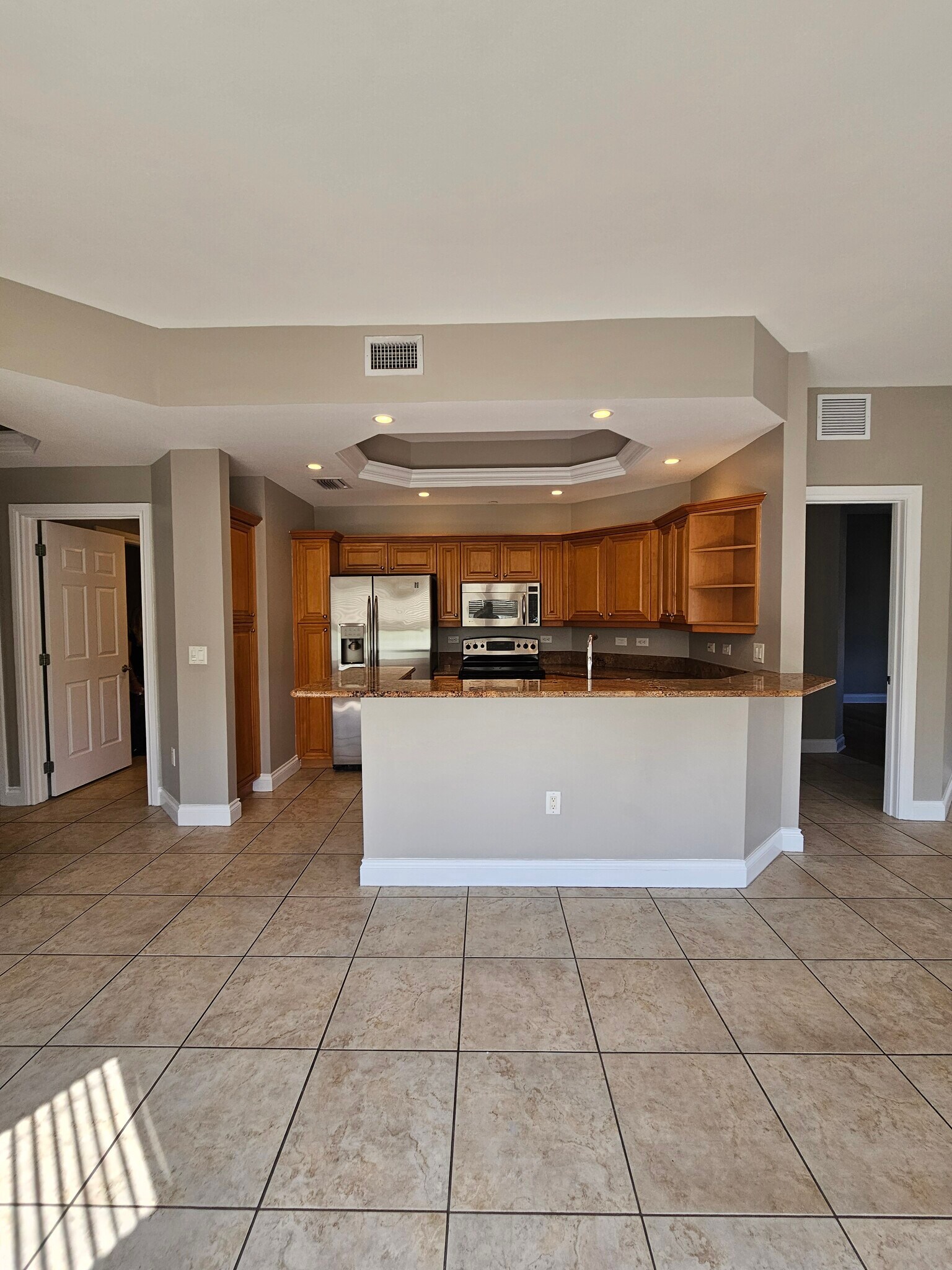 Kitchen - 8111 Lakewood Main St