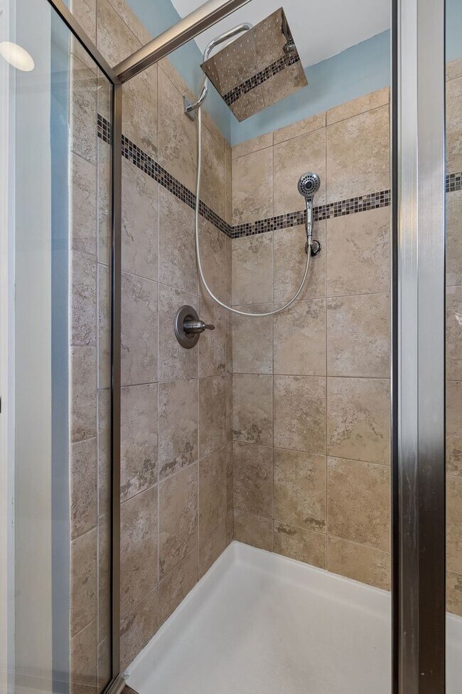 Building Photo - Charming and move-in ready 3-bedroom, 2.5-bath home