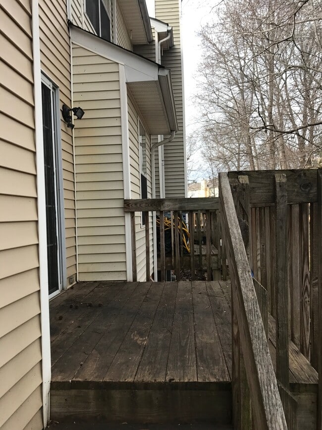 Building Photo - Coming Soon! 2 Bedroom Townhome!