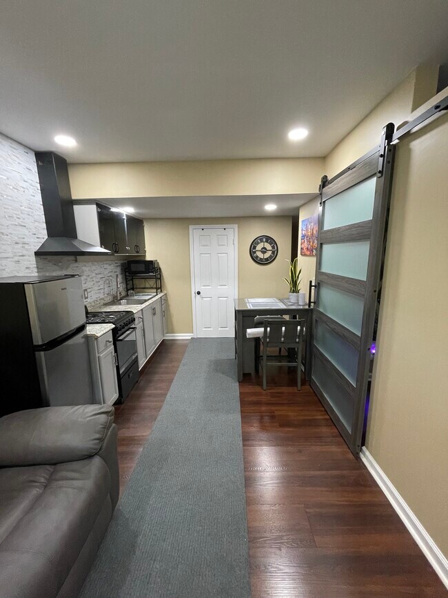 Primary Photo - 1164 Cedar Log Pl