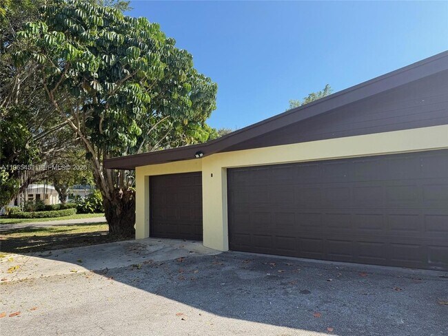 Building Photo - 11820 SW 69th Ct