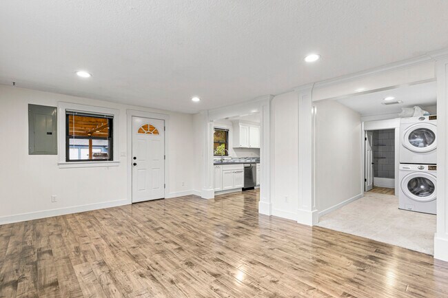 Building Photo - 18605 NE Everett Ct
