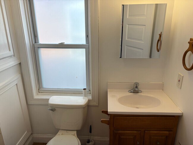 Building Photo - Charming 3 Story Brick Townhome Now Available